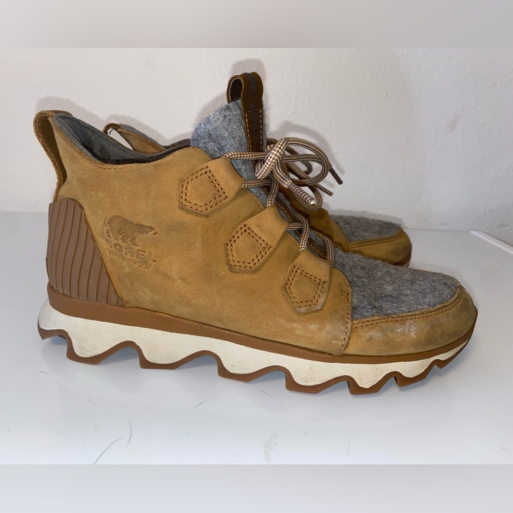 Sorel Women’s Size 8 Kinetic Caribou Snow Boot
